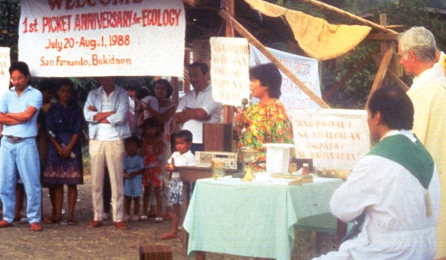 Fr. Pat Kelly (right) celebrates mass with the people on the first anniversary of their nonviolent picket to save the forests of Bukidnon, Philippines. Both he and Fr. Charlie Gervais stood in solidarity with local communities who succeeded in stopping logging companies from clear-cutting the trees in their watershed in the mountains.